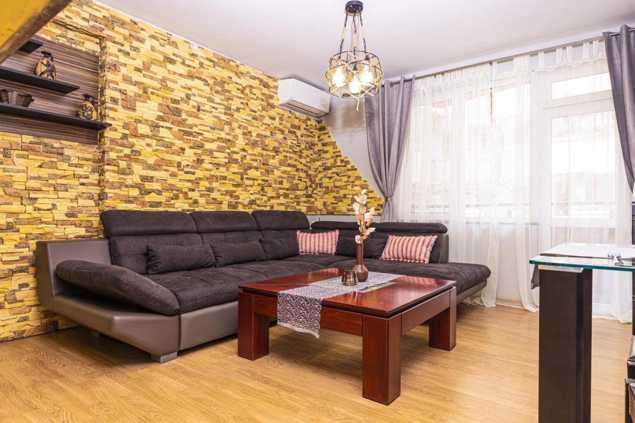 1Bd Flat With A Garage - 5 Mins To The City Centre Apartment Пловдив Екстериор снимка